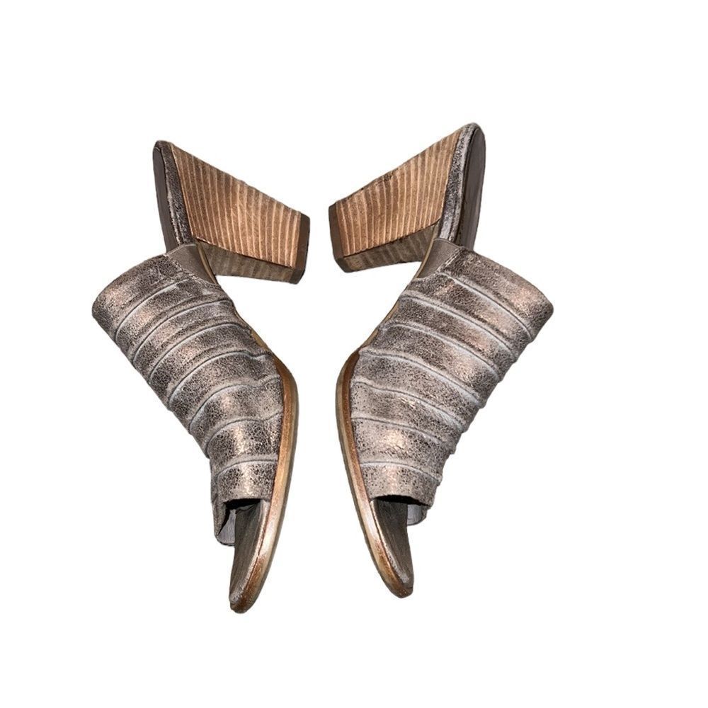 Paul Green Gold Leather Sandals Size 9.5